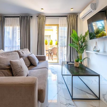 Apartamento OleHolidays 601 Romana Playa junto al mar Marbella Exterior foto